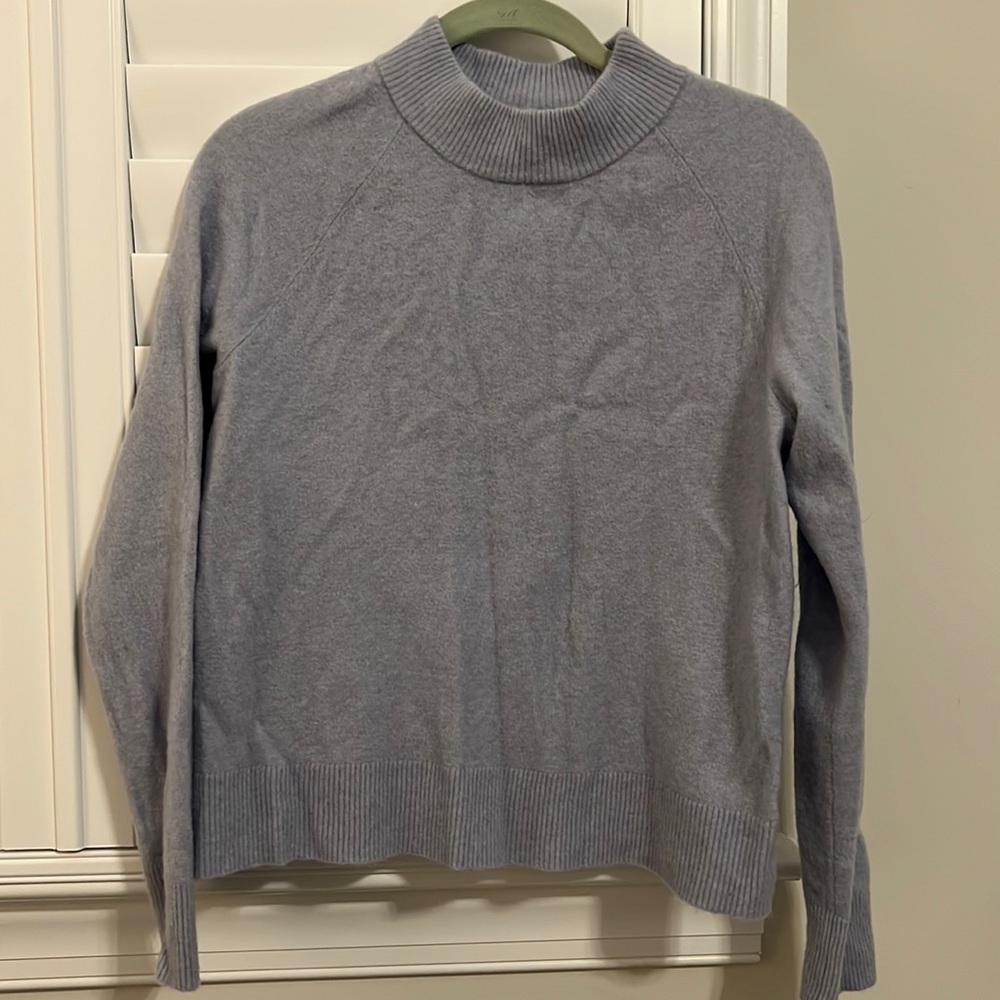 ATHLETA Women’s Size XS Long Sleeve Sweater-Baby Blue